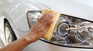 Ne dozvolite da zamućeni farovi umanjuju vašu sigurnost na cesti, već se s punim povjerenjem obratite stručnjacima Auto centra Aureus koji će farove vašeg automobila ispolirati tako da zablistaju u svom novom izdanju, a vaša sigurnost više neće biti upitna! Kupon vrijedi do 22.06.2017. i za 1 osobno vozilo!