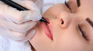 Poboljšajte svoj prirodan izgled uz trajnu šminku – Permanent make-up za područje usana ili očiju! Rješite se neželjenih nepravilnosti uz Beauty Centar Vanessa na licu/usnama zasamo 549kn!