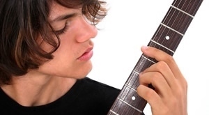 NOVO NA CRNOM JAJU!!! Naučite osnove gitare na jednostavan i zabavan način! Tečaj gitare Udruge “Impress” u centru Zagreba uz 55% popusta i za samo 90kn!Trajanje tečaja: 1x tjedno po 60minuta!