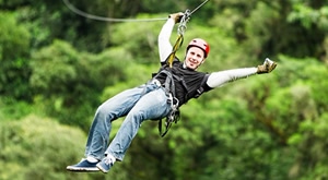 [LOVINAC- ZIPLINE] Vraćate se autocestom sa mora ili tek krećete? Usput ne propustite! Spuštanje zip line-om iznad Izletišta Cvituša za 1 osobu (2 spuštanja) ili za 2 osobe (jedno spuštanje) za 50kn!