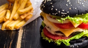 Naša hamburgermanija i dalje trese Zagreb i ovog puta dolazi u zagrebačke Utrine!!! Osladite se i izaberite između CHEESEBURGER ili BLACKBURGER meni u SOUTH SIDE-u već od 69 kn!