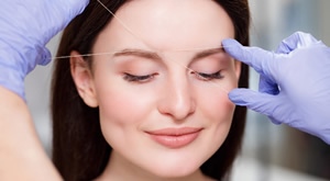 Uređivanje i stiliziranje obrva koncem “threading” i bojanje obrva za samo 59 kuna u Studio ljepote Manuela u Zagrebu! Kupon se može iskoristiti do 09.12.2017.!