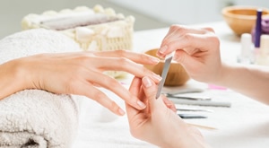 Kompletna ponuda za vaše lijepe i njegovane nokte! Počastite se paketom manikure ili pedikure s trajnim lakom u Beauty shop Zagreb i neka nokti postanu vaš IT detalj…već od 65 kn!