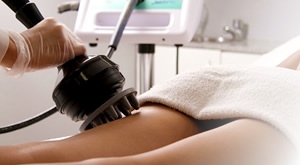 Riješite se narančine kore na nogama i stražnjici u samo 5 dolazaka! Kozmetički salon Nirvana u Zagrebu oslobodit će Vas celulita uz 5 tretmana CELLUVIBRO masažerom…samo 349 kn!