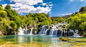 Ljepote i povijest Dalmacije na jednom izletu! Autoturist Park vodi Vas na jednodnevni izlet u NP Krka, Visovac i Šibenik 18.04. s autobusnim prijevozom iz Zagreba za samo 229 kn/osobi!
