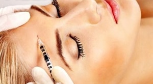 Vratite koži sjaj, izbrišite bore ili povećajte svoje usne u Zagrebu sa najkvalitetnijim cross-linked hyaluronskim filerima u Laser centru Trinity uz čak do 42% popusta i za već od 1249 kn!