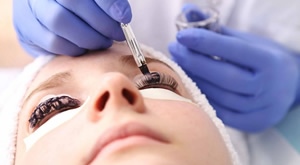 Proljepšajte svoj pogled u Melanis Studiu za njegu lica i tijela u Zagrebu uz hit metode lash lift trepavica ili brow lift obrva ili oboje sve što Vam je potrebno za prekrasan pogled, od 75 kn!