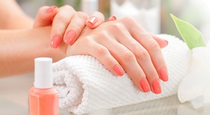 Besprijekorni nokti za ljepotu Vaših ruku! Napravite trajni lak i manikuru ili geliranje prirodnih noktiju u renomiranom Beauty salonu LaVi u Zagrebu, od samo 89 kn!