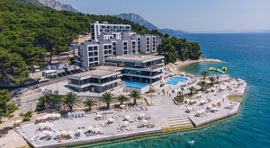 BLACK FRIDAY i CRNO JAJE powered by Mastercard i Maestro kartice – ALL INCLUSIVE obiteljski odmor uz 2 ili 3 noćenja u Morenia All Inclusive Resortu u Podaci kraj Makarske!