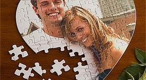 TvojPoklon potiče vašu kreativnost u darivanju! Neka puzzle u obliku srca s fotografijom po vašem izboru bude originalan znak pažnje za samo 39 kn + božićna maska za lice GRATIS!