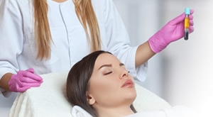 Vampirsko pomlađivanje vlastitom krvlju! Briljantna i posve sigurna PRP metoda za lifting i pomlađivanje u Ageless Medical Aesthetic u Zagrebu: lica – samo 599 kn ili vrata i dekoltea uz 55% POPUSTA!