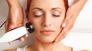 Istaknite ljepotu svoga lica bogatim paketom pomlađivanja u Salonu Tajna ljepote u Zagrebu – 1 tretman radiofrekvencije, masaža botox kremom, botox maska i dnevna krema, sve za samo 190 kn!