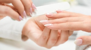 Salon Leona u Zagrebu donosi vrhunsku priliku za Vaše ruke, počastite se TRAJNIM LAKOM na rukama i spremne krenite na ljetovanje, uz 40% popusta i za samo 66 kn!