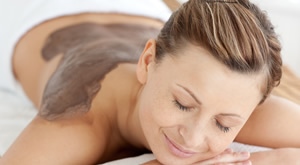 Razmazite se orijentalnom   drvenom ARAPSKOM MASAŽOM! Beauty Studio Amelie u Splitu donosi 70 min čistog užitka s ljekovitim blatom za detox i pomlađivanje uz 55% POPUSTA!
