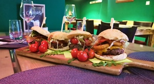 [ZAGREB] NOVO!!! Burger bar Kasheta By My Way za vas je pripremio degustacijski meni za 2 osobe uz 8 mini burgera po izboru te dvoje krupirićima sa sirom i pancetom, sve za samo 129 kn!