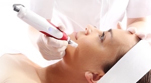 Lice bez bora, nečistoća, prištića ili totalna hidratacija uz LED masku + UZV špatula ili korejska masaža lica ili Hydrapen sa nano iglicama u Bio+klinik salonima u Zagrebu uz do 65% popusta…