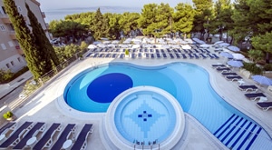 Proljetno buđenje uz OBITELJSKI odmor u Baškoj Vodi – 2 dana/1 noćenja s polupansionom u Hotelu Horizont 4* uz korištenje bazena, saune i fitnessa, popuste, tematske večere…