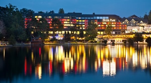 SPEKTAKULARNA JESEN na obali Bledskog jezera uz Hotel Park 4* uz 1 ili 2 noćenja na bazi Polupansiona uz korištenje panoramskog termalnog bazena, sve za 2 OSOBE i od samo 1206 kn!