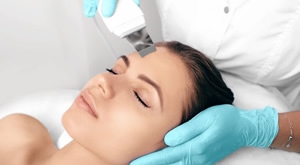 [RIJEKA] Čišćenje lica bez boli! Vratite koži elastičnost i tonus uz jedan od ponuđenih tretmana: ultrazvučnom špatulom, enzimskim pilingom ili njegom u Beauty Studio Malèna – uz do čak 55% POPUSTA!