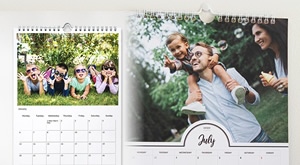 Budite spremni za novu godinu uz personalizirani kalendar za 2023.! Uz TvojPoklon složite mozaik dragih fotografija po vašem izboru za svaki mjesec kalendara za samo 79 kn!