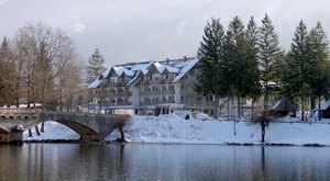 Bajkoviti odmor u Bohinju – 3 dana/2 noćenja s doručkom u Hotelu Jezero 4*, uživanje u bazenu, opuštanje u sauni u pola cijene, slatko iznenađenje, koktel dobrodošlice, a sve za 2 osobe…