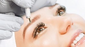 Najljepši detalji za vaše lice i svakodnevni look – japansko ocrtavanje obrva ili eyeliner, s uključenom jednom korekcijom, u Salonu ljepote Divina u Zagrebu!