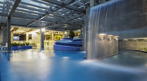HOTEL RIKLI BALANCE 4*s – tradicija na moderan način sa najvećim bazenskim kompleksom na BLEDU! Uživajte u 2 dana/1 noćenju s polupansionom i termalnim bazenima, a sve za 2 osobe!
