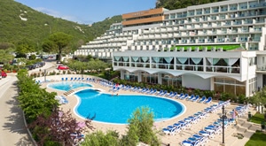 Uskršnji obiteljski odmor u Hotelu Narcis 4* u Maslinica Resortu 4* u Rapcu – 3 dana/2 noćenja s polupansionom za 2 osobe i 1 dijete do 12 godina GRATIS, ulaz u SPA, bazen, bogata gastro ponuda…