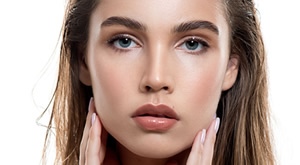 HIT tretman uređivanja i podizanja prirodnih obrva u željeni oblik – brow lift uz korekciju i bojanje obrva u Kozmetičkom salonu Be Aware Beauty u Zagrebu za samo 21 euro!