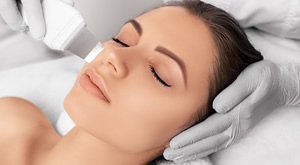 Nezaobilazna hidratacija lica nakon ljeta – Bio+ klinik salon u Zagrebu donosi Vam UZV špatulu, radiofrekvenciju ili hladni UZV ili exilis elite, serum jantara i specijalnu peel off masku!