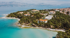 NOVO – uživajte u obiteljskom odmoru u Labranda Velaris Resort u Supetru na Braču uz 3 dana i 2 noćenja s polupansionom za 2 osobe, vanjski bazen, saunu, piće dobrodošlice, dodatne pogodnosti…