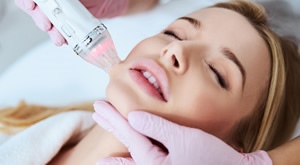 NOVO – popularan neinvazivan tretman pomlađivanja kože 3x SKIN PEN terapija lica mikroiglicama u beauty salonu Pink Beauty u centru Zagreba!