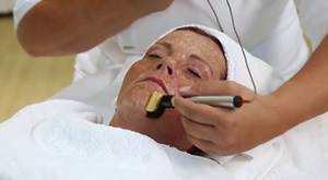 [VARAŽDIN] Osvježite, pomladite i regenerirajte kožu svoga lica mezoterapijom s UZV u kombinaciji s ampulom liposoma i hijalurona u Kozmetičkom salonu Artevita uz 50% popusta!