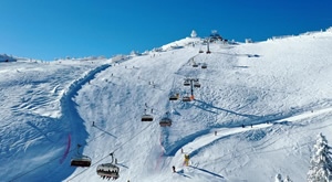 [ZIMA 2024.] SEZONA SKIJANJA na Jahorini uz trodnevni SKI PASS i 3 noćenja s doručkom u Hotelu Hollywood 4* ili Hotelu Hills 5* u Sarajevu, već od 206 eura/osobi!