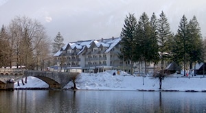 Bajkoviti zimski odmor u Bohinju – 3 dana i 2 noćenja s doručkom u Hotelu Jezero 4*, uživanje u bazenu, slatko iznenađenje, koktel dobrodošlice, a sve za 2 osobe…