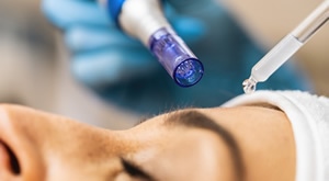 Beauty studio NoKa iz Zagreba donosi odličnu ponudu za tretman DERMAPENOM, uz njegu ampulama i maskom! Savršena koža lica za samo 42 eura!