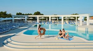 [TUČEPI] Vaša oaza opuštanja na Makarskoj rivijeri u Bluesun hotelu Alga 4* uz 2 ili 3 noćenja na bazi PUNOG PANSIONA za 2 odraslih i 2 djece!