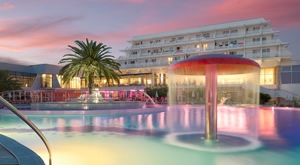 [PRAZNIK RADA] Uživanje u vrhunskom komforu Hotelu Olympia 4* u Vodicama uz 2 noćenja na bazi polupansiona za 2 osobe i 1 ili 2 djece, wellness, tradicionalna večera i doručak te animacijski program!