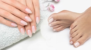 Savršeni gel nokti na rukama ili pedikura i trajni lak na nogama u Salon Lil’s 75 u Ivanić Grad već od 20 eura!