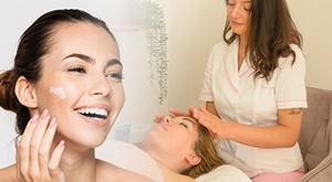 Umorna i beživotna koža? Vratite sjaj licu uz tretmane u Beauty studio for women -skidanje šminke, dubinsko čišćenje, piling, njega po tipu kože i masaža lica, vrata i dekoltea za samo 25 €!