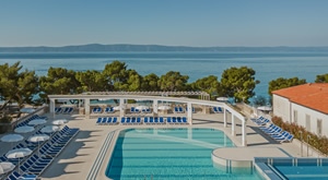 [KRAJ SEZONE] Ljetovanje za cijelu obitelj u Tučepima na Makarskoj rivijeri u Bluesun hotelu Alga 4* uz 5 ili 7 noćenja na bazi PUNOG PANSIONA za 2 odraslih i 2 djece uz bazene, animacije i glazbu!