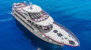 [KOLOVOZ] Ambassador Travel vodi Vas na mini krstarenje Split-Hvar-Biševo-Vis-Milna-Split – 3 noćenja s doručkom, 2 ručka i 1 večera dobrodošlice, voditelj putovanja, vodič za grad Hvar…