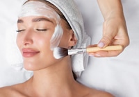 Dubinsko čišćenje lica + piling + maska + tretman led svjetlom u Salonu Val Beauté u Zagrebu