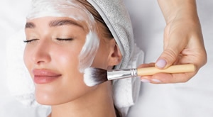 Dubinsko čišćenje lica + piling + maska + tretman led svjetlom u Salonu Val Beauté u Zagrebu