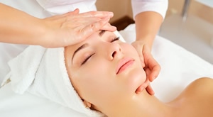 Bukalna masaža i cupping lift - prirodni facelift u Revitalis Lounge Zagreb! Rezerviraj odmah!