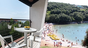 [SRPANJ] Špica ljetne sezone u Dugoj Uvali uz 7 noćenja za 4 ili 5 osoba u apartmanima Unije!