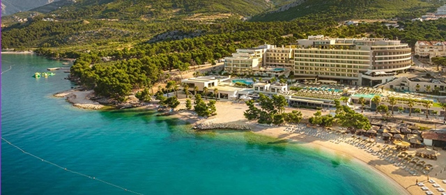 Proljeće u MAKARSKOJ uz Aminess Laurel Khalani Hotel - deluxe soba, polupansion i grijani bazeni!