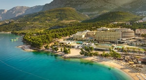 Proljeće u MAKARSKOJ uz Aminess Laurel Khalani Hotel - deluxe soba, polupansion i grijani bazeni!