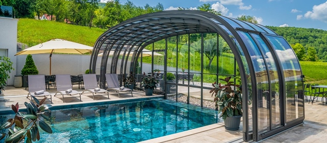 [GORSKI KOTAR] WELLNESS BAJKA za cijelo društvo u Resortu Stribor! 1 ili 2 noćenja s doručkom za 3 ili 4 osobe uz korištenje grijanog BAZENA, SAUNE i opciju Deluxe sobe s PRIVATNIM jacuzzijem!