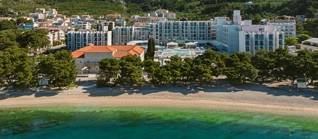 [TRAVANJ] Obiteljski odmor na Makarskoj rivijeri u Bluesun hotelu Alga uz 2 ili 3 puna pansiona! 